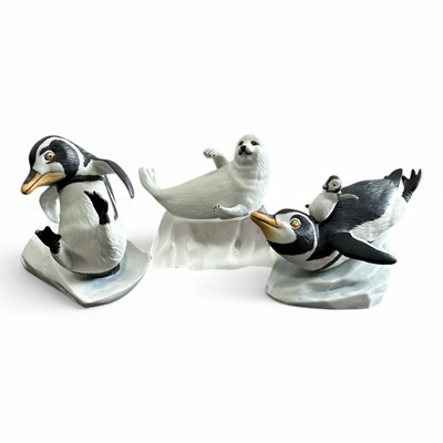 Lot 199 - Two Franklin Mint porcelain penguins and a...