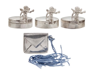 Lot 177 - A selection of silver items.