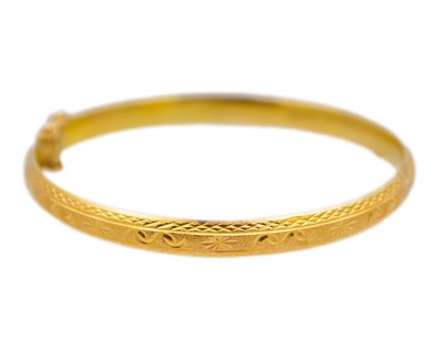 Lot 14 - A higher purity gold hinged bangle.