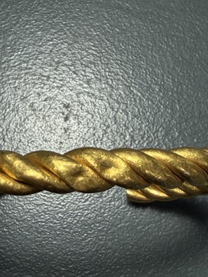 Lot 31 - A high-purity gold hollow twist bangle.