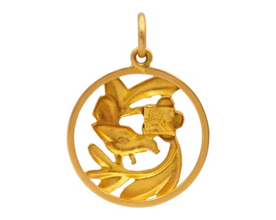 Lot 29 - A high-purity gold embossed and carved bird and flower pendant.