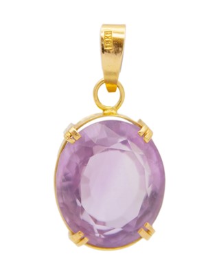Lot 44 - A large 18k gold amethyst pendant.