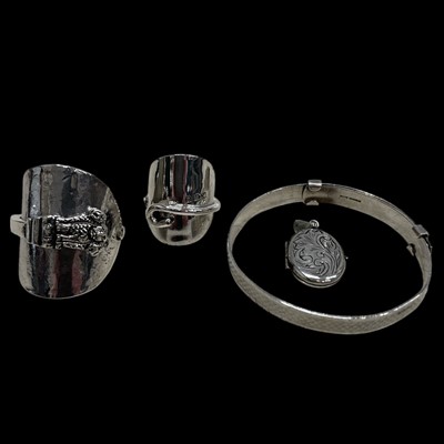 Lot 185 - A hallmarked silver fashion ring size P with...