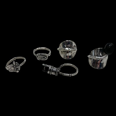 Lot 186 - Five unmarked White metal dress rings in sizes...