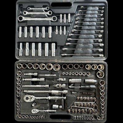 Lot 4 - A good quality Halfords tool set, missing its...
