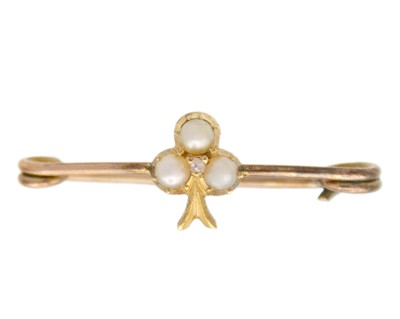 Lot 100 - An antique 9k gold pearl and diamond clover bar brooch.