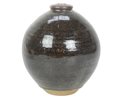 Lot 595 - David LEACH (1911-2005)