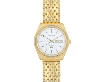 Lot 1013 - BULOVA - A quartz gold-plated gentleman's bracelet wristwatch.