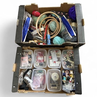 Lot 71 - A selection of knitting and sewing items.