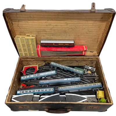 Lot 82 - A quantity of OO Model railway track,...