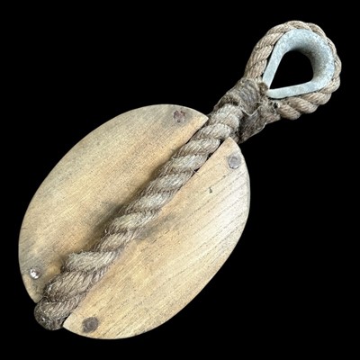 Lot 81 - A vintage single sheave pulley block, the...