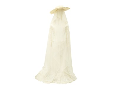 Lot 536 - A cotton and lace lawn blouse.