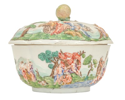 Lot 317 - A Doccia quatrefoil shaped sugar bowl and cover.