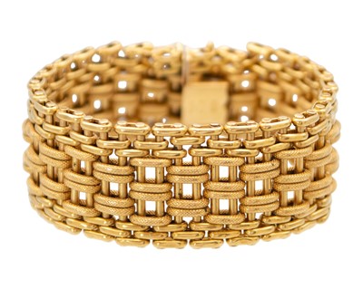 Lot 150 - A heavy Italian 18k gold fancy link bracelet.
