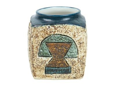 Lot 263 - A Troika marmalade jar.