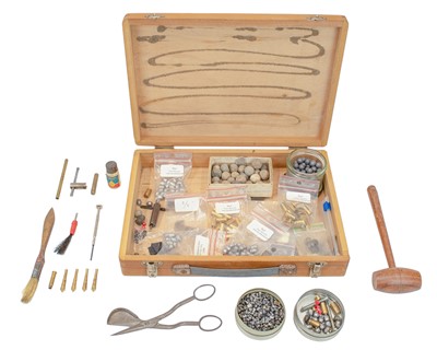 Lot 129 - A small box of assorted.