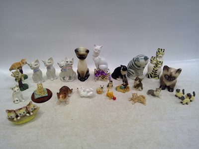 Lot 99 - A Collection of Vintage and Modern Ceramic and...