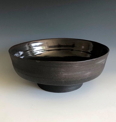 Lot 411 - A large black clay Janet Leach bowl, the...