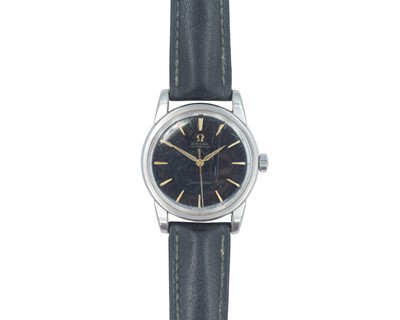 Lot OMEGA - A Seamaster stainless steel automatic gentleman's wristwatch with 'Tropical' speckled dial.