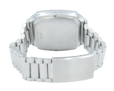 Lot 1052 - PULSAR - A rare Time Computer Calculator stainless steel gentleman's bracelet wristwatch.