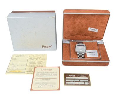 Lot 1052 - PULSAR - A rare Time Computer Calculator stainless steel gentleman's bracelet wristwatch.