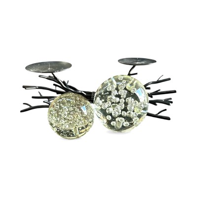 Lot 121 - Two glass controlled bubble paperweights, the...