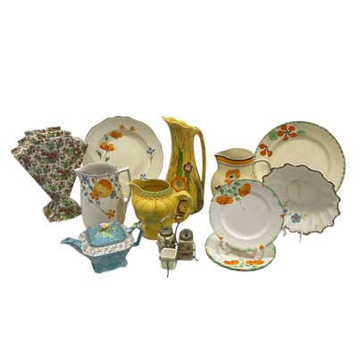 Lot 31 - A collection of Art Deco-style pottery,...