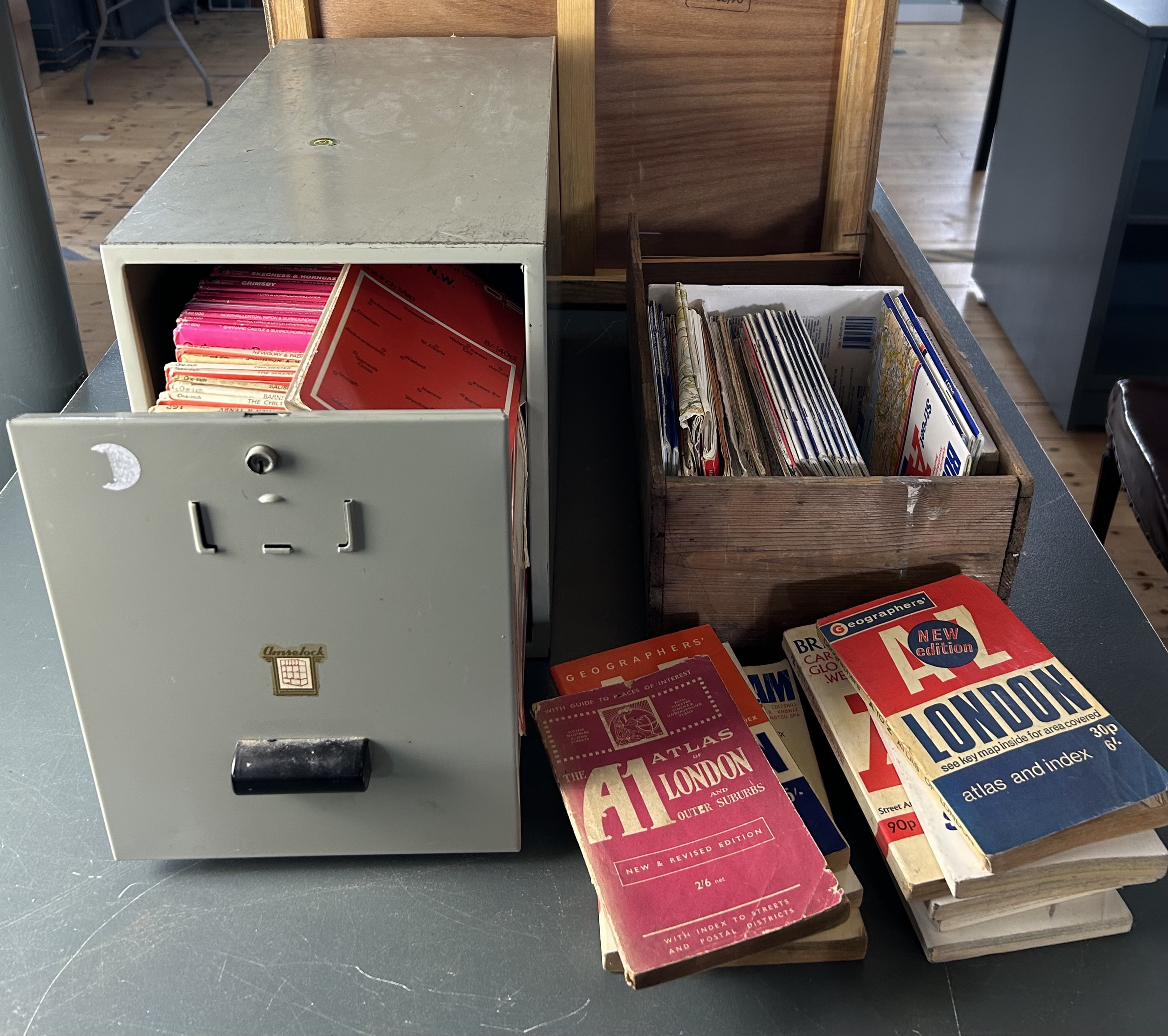 Lot 151 - A good collection of OS maps and A-Z maps,