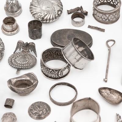 Lot 216 - A collection of broken or scrap silver and white metal items.