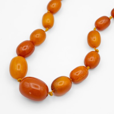 Lot 2 - A butterscotch amber-style graduated bead necklace.