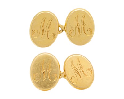 Lot 177 - A pair of 18k gold cufflinks.