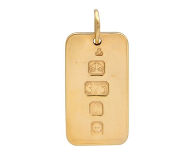 Lot 172 - A heavy 9k gold ingot pendant.