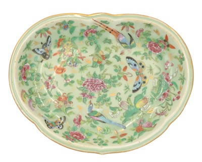 Lot 432 - A Chinese Canton porcelain dish.