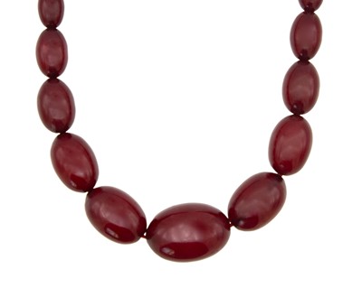 Lot 213 - A cherry amber-style bakelite graduated bead necklace.