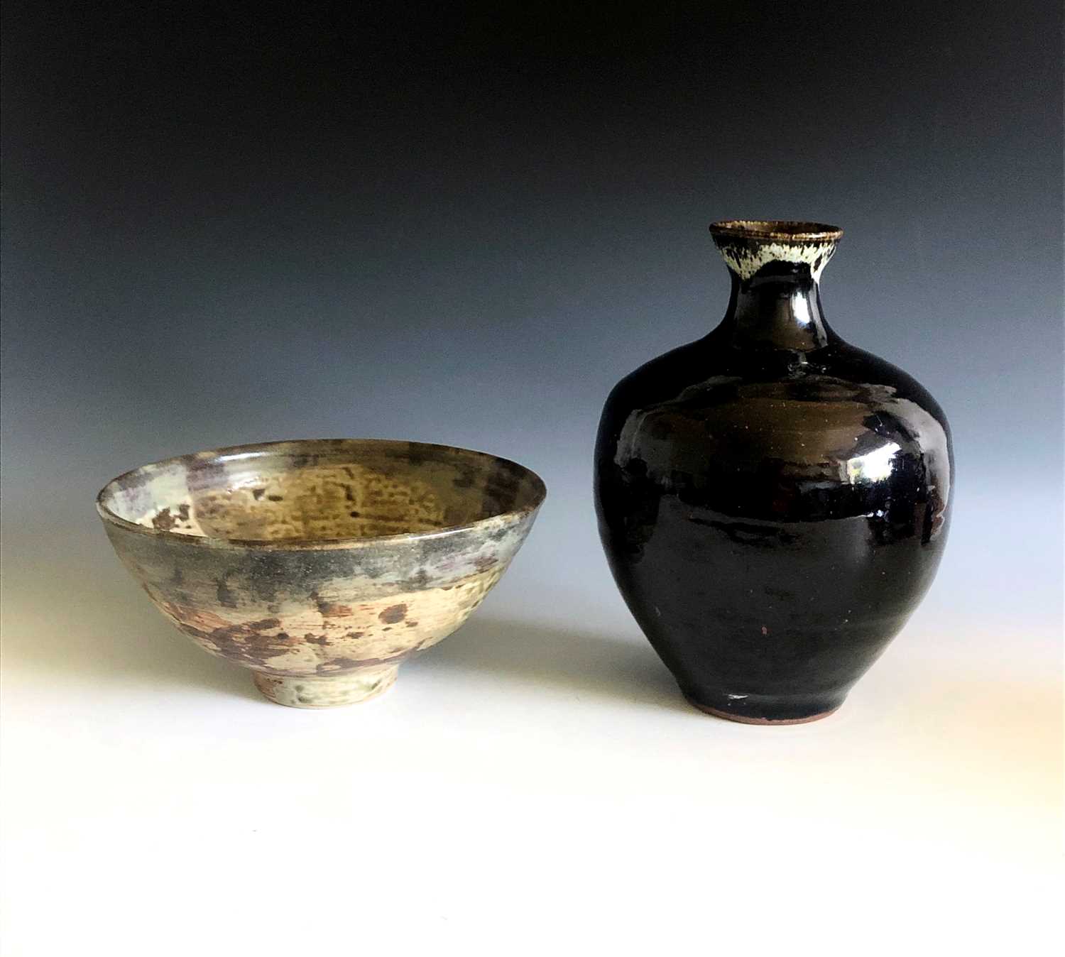 Lot 529 - A Joanna Wason ash glazed stoneware bowl,...