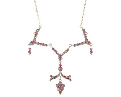 Lot 253 - An early 20th-century 9k gold garnet set pendant necklace.