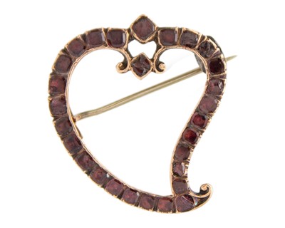 Lot 129 - An antique garnet witch's heart brooch set in rose gold.