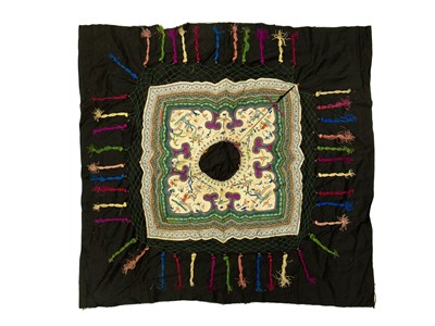 Lot 375 - A Chinese silk collar, circa 1900.