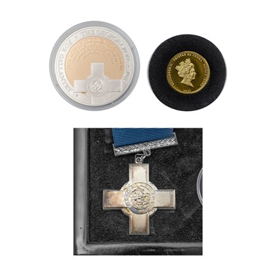 Lot 167 - A Bradford Exchange 'The George Cross' gold and silver proof set.