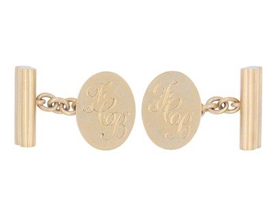 Lot 133 - CROPP & FARR - A pair of 9k gold cufflinks.