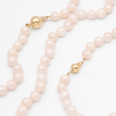 Lot 37 - A faux pearl necklace and a matching bracelet.