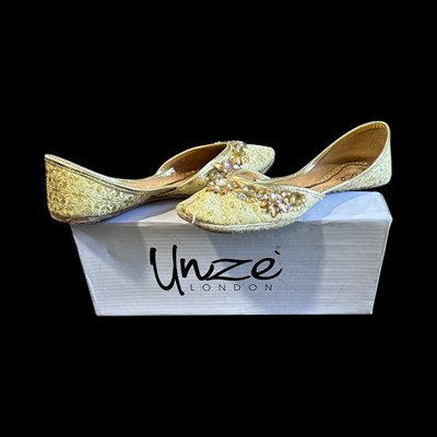 Lot 102 - A pair of Unze-London gold coloured ladies'...