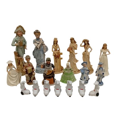 Lot 198 - Twelve assorted Figurines and seven Snoopy...