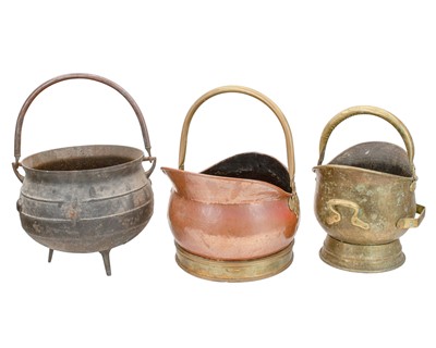 Lot 662 - A cast iron cauldron.