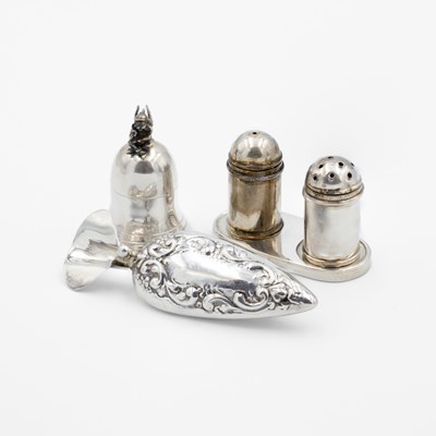 Lot 200 - A selection of small silver items.