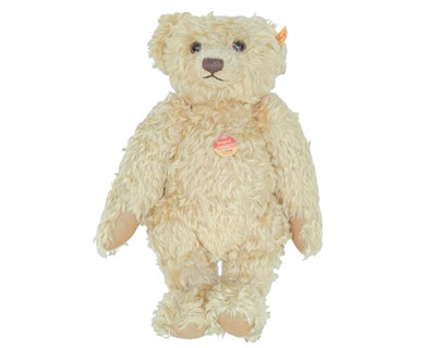 Lot 219 - A Steiff 'Original Classic' teddy bear.