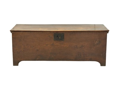 Lot 660 - An elm blanket chest.