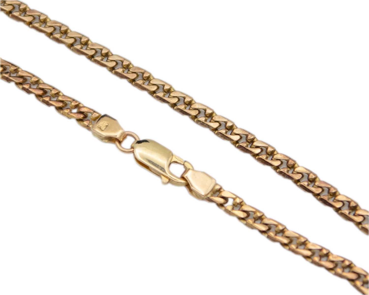 Lot 17 - A 9k tight curb- link 17.5" neck chain.