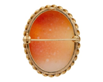 Lot 25 - A 9k mounted shell cameo brooch.