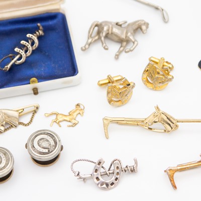 Lot 138 - A selection of horse-related jewellery.